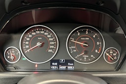 musta BMW 320 2015 kuva 18.