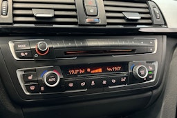 musta BMW 320 2015 kuva 22.
