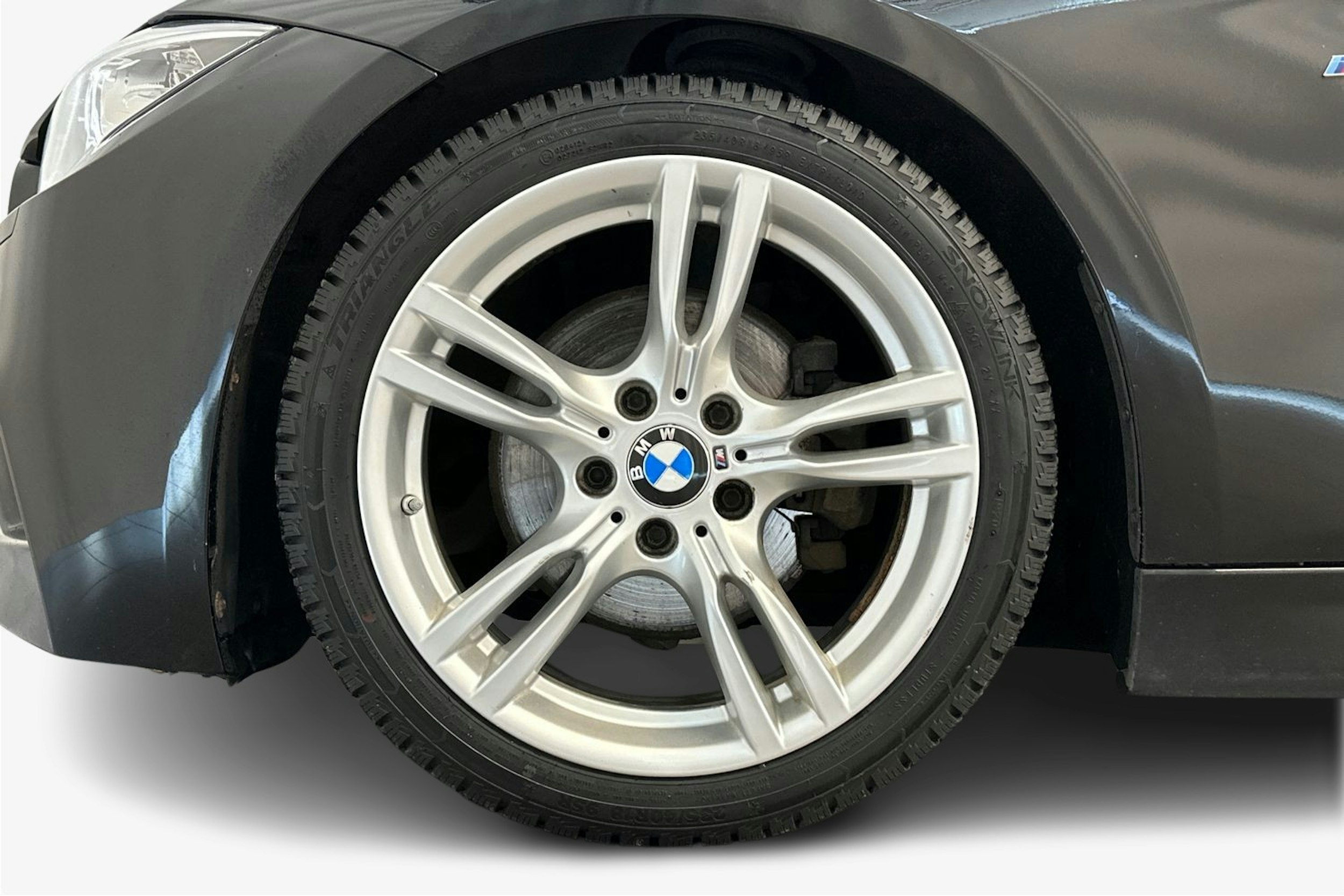 musta BMW 320 2015 kuva 24.