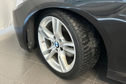 musta BMW 320 2015 kuva 25.