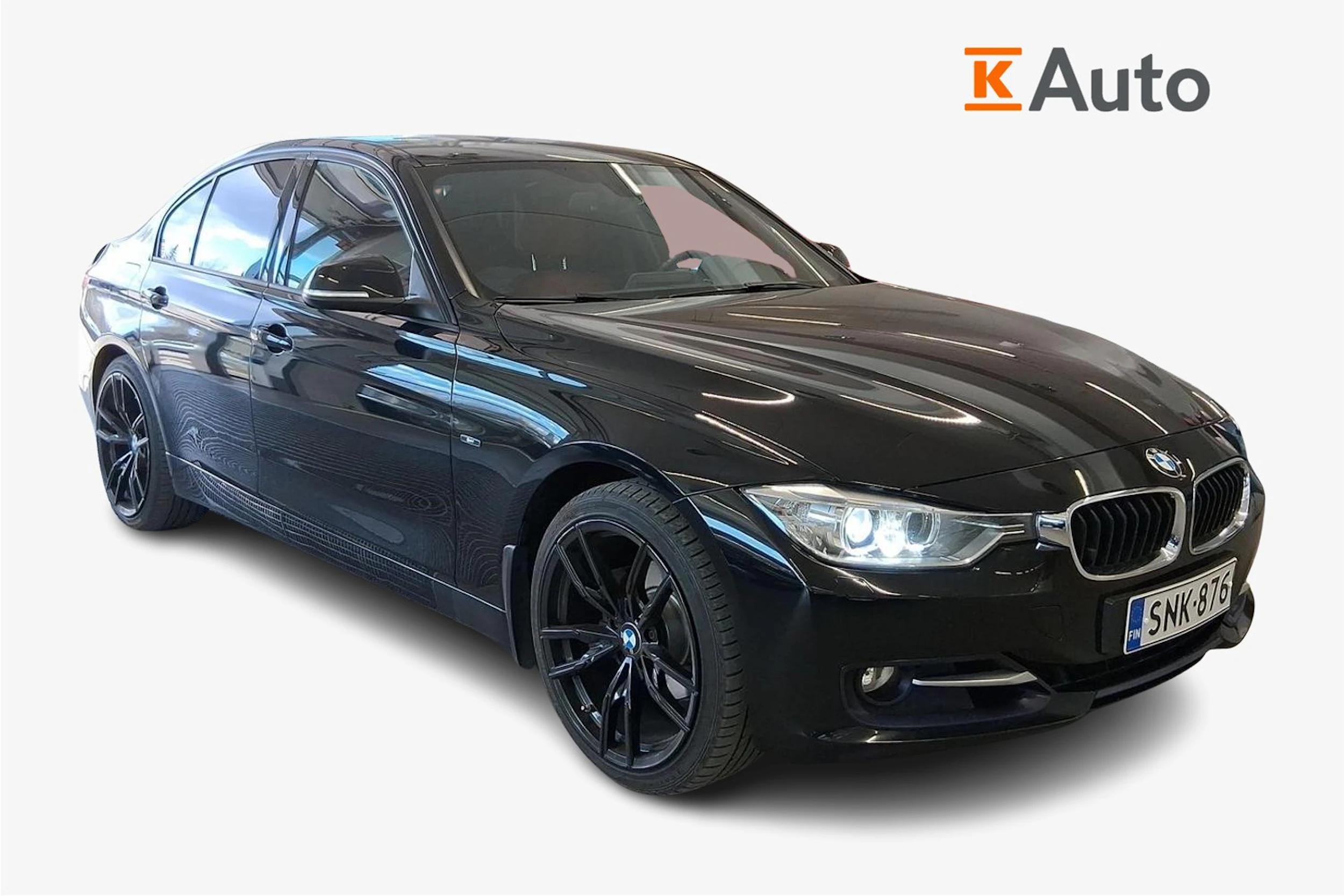 musta BMW 320 2015 kuva 1.