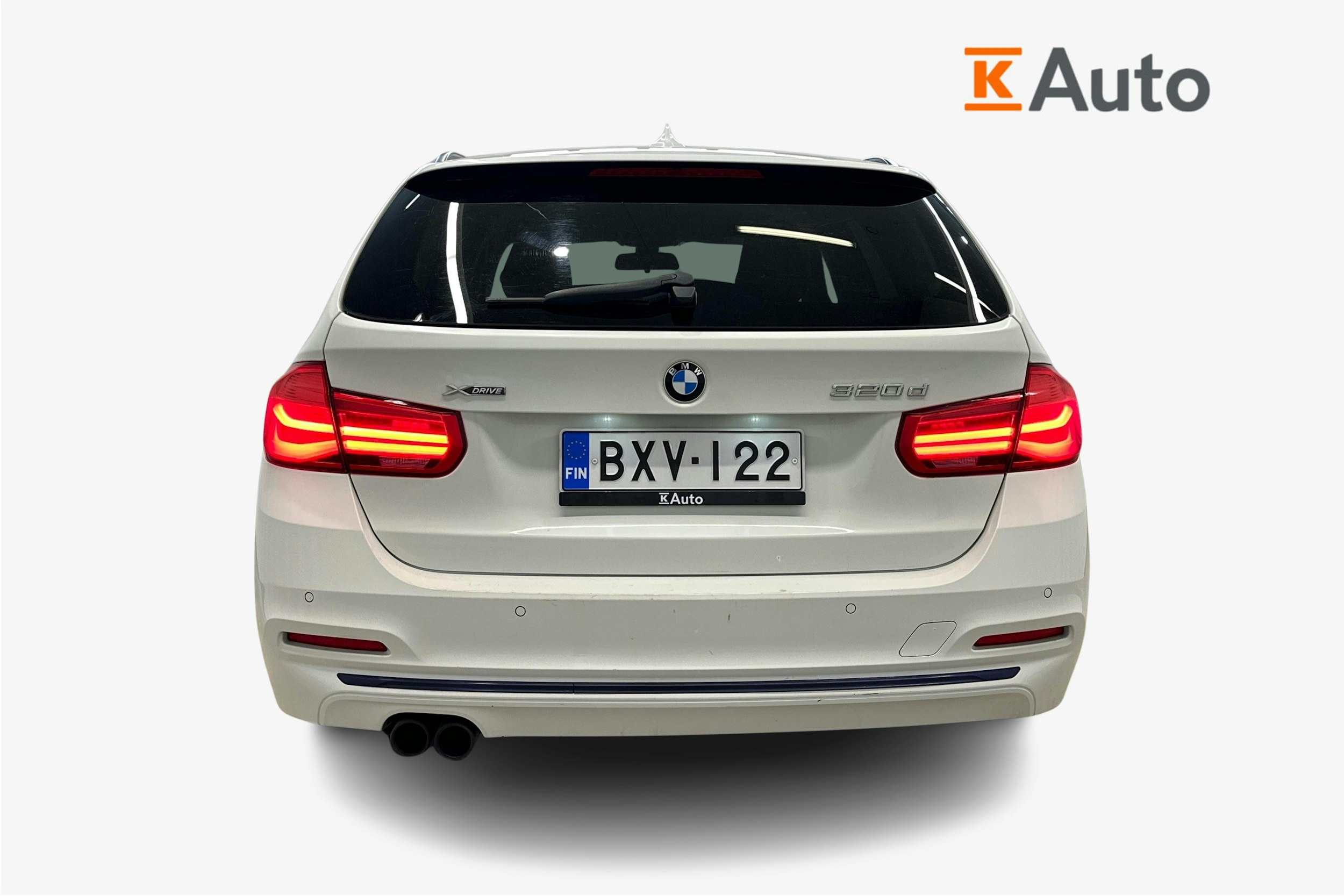 valkoinen BMW 320 2016 kuva 3.