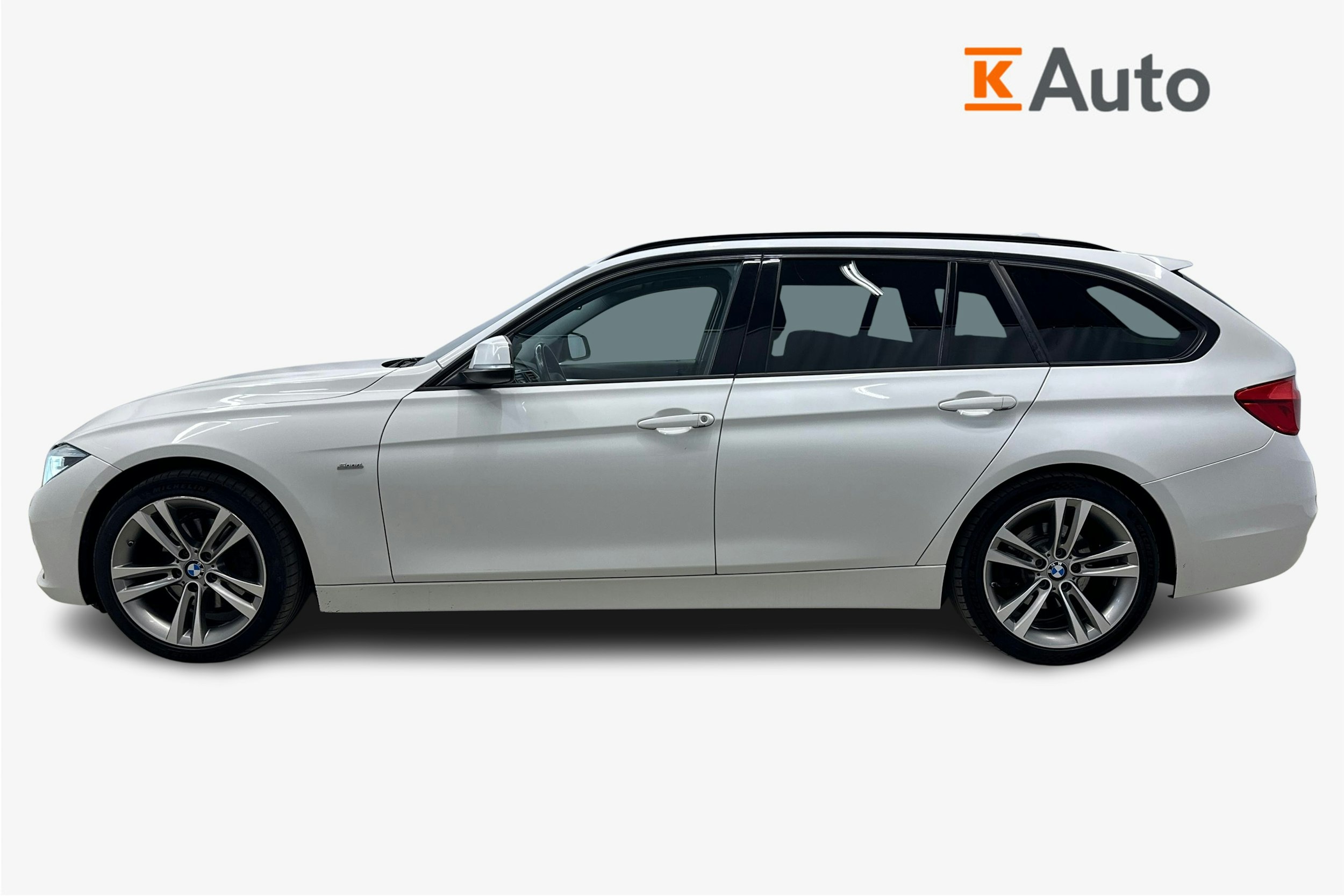 valkoinen BMW 320 2016 kuva 6.