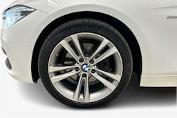 valkoinen BMW 320 2016 kuva 11.