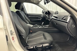 valkoinen BMW 320 2016 kuva 15.
