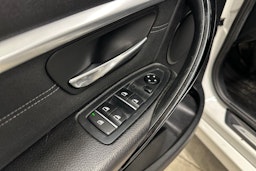 valkoinen BMW 320 2016 kuva 17.