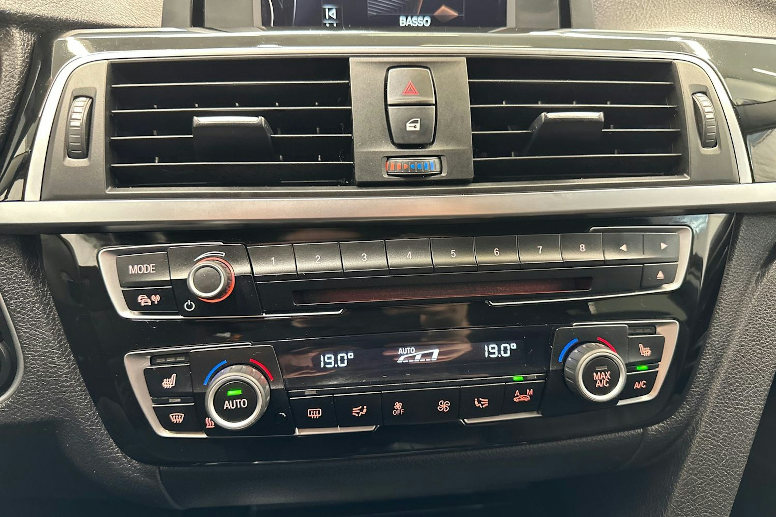 valkoinen BMW 320 2016 kuva 23.