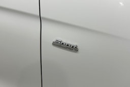 valkoinen BMW 320 2016 kuva 26.