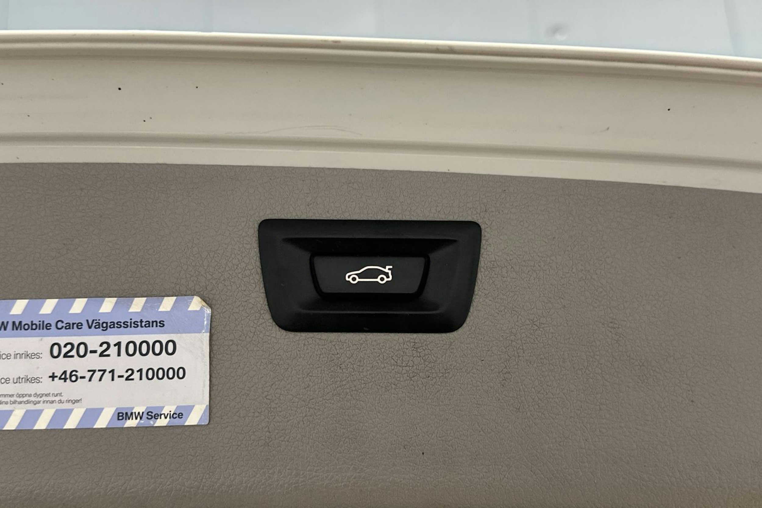 valkoinen BMW 320 2016 kuva 27.