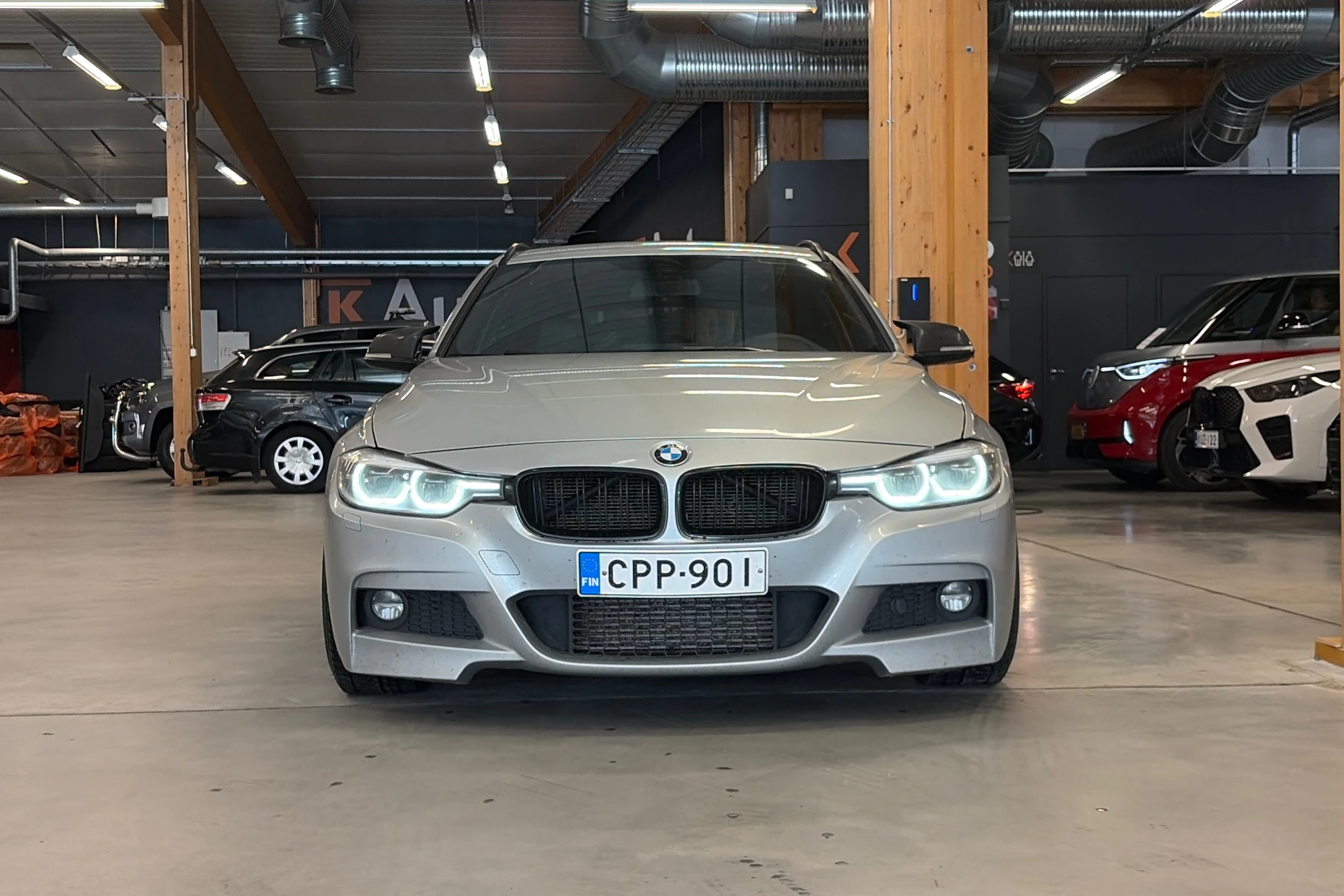 hopea BMW 320 2016 kuva 4.