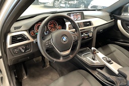 valkoinen BMW 320 2016 kuva 6.