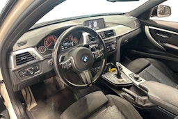valkoinen BMW 320 2016 kuva 3.
