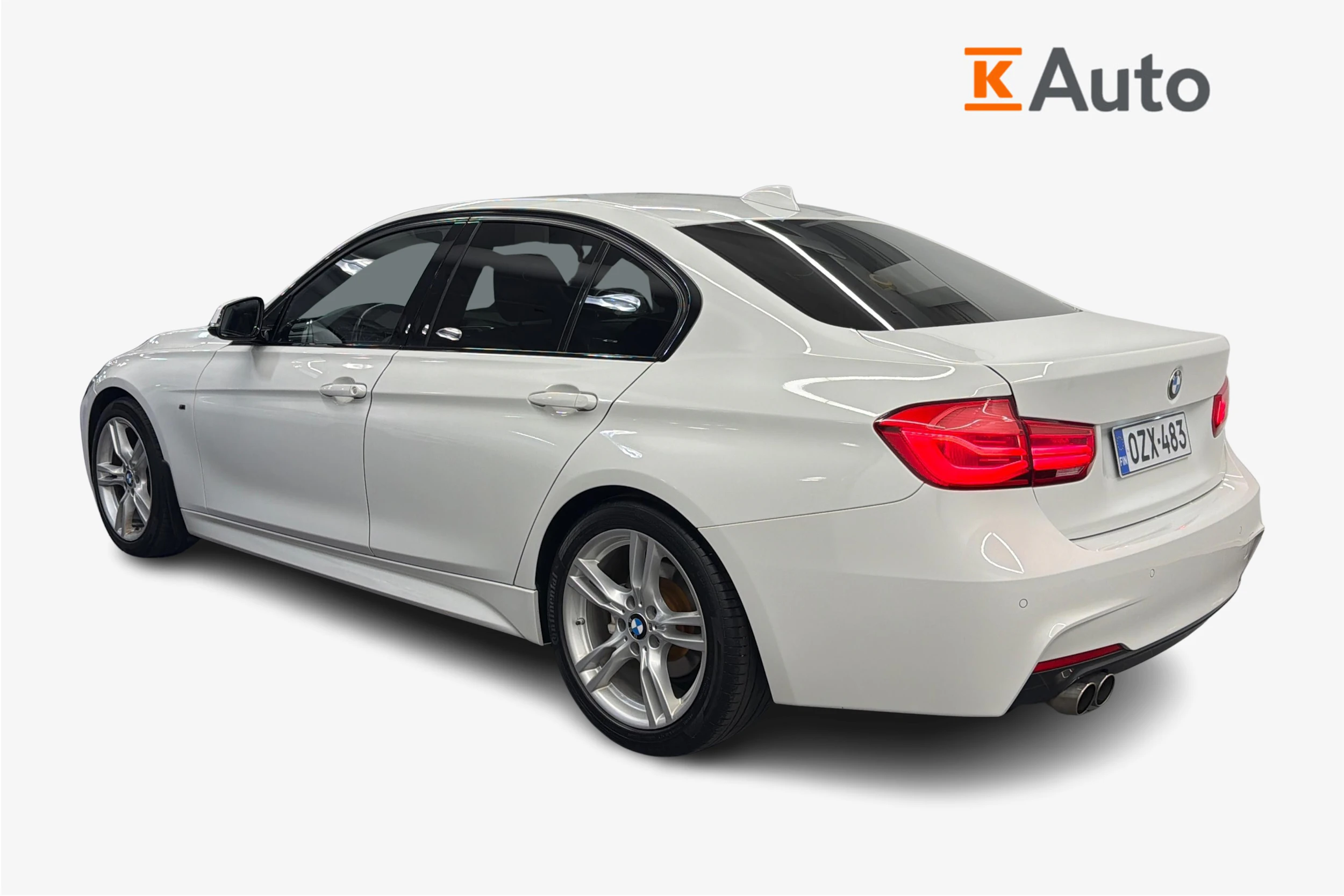 Valkoinen BMW 320 2016 kuva 2.