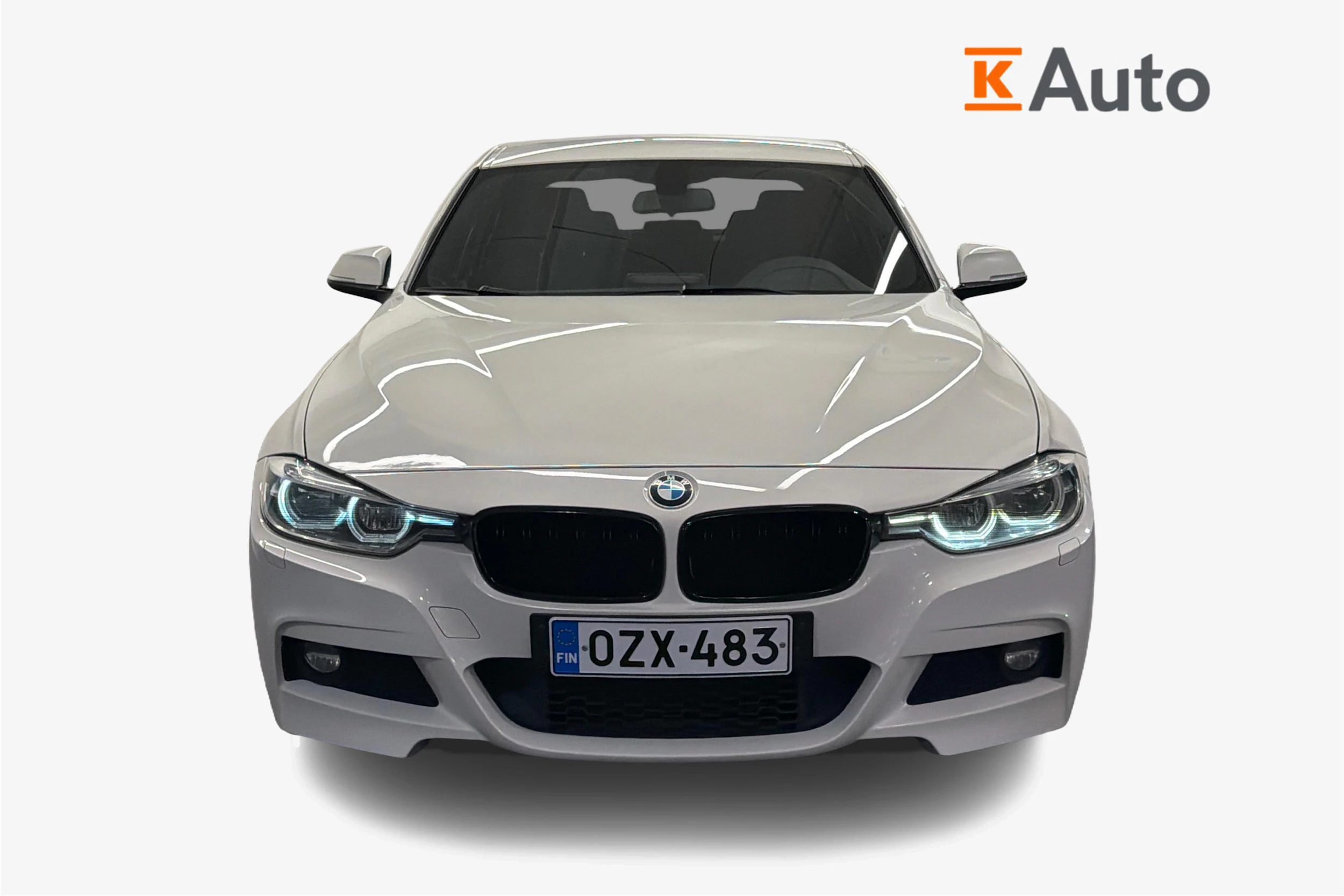 Valkoinen BMW 320 2016 kuva 4.
