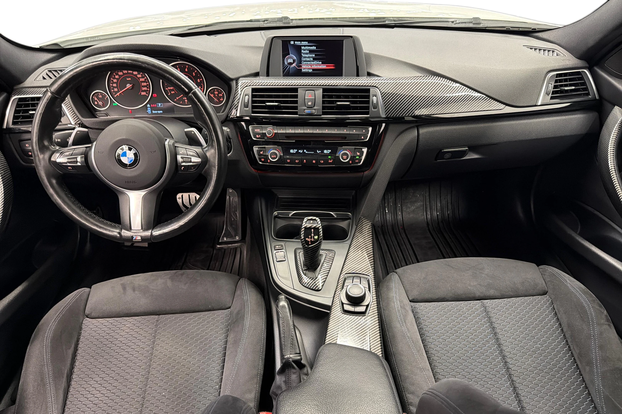 Valkoinen BMW 320 2016 kuva 7.