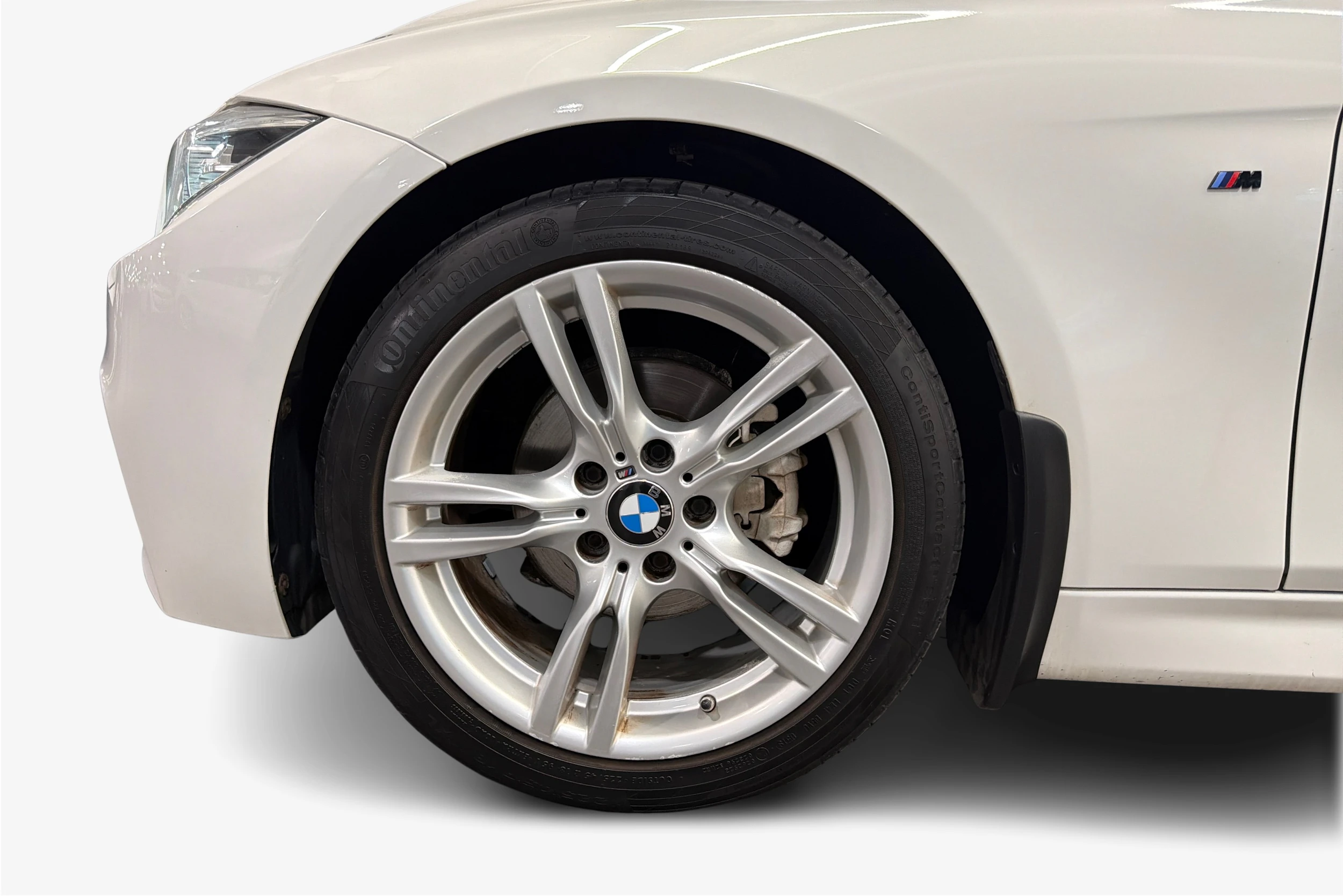 Valkoinen BMW 320 2016 kuva 9.