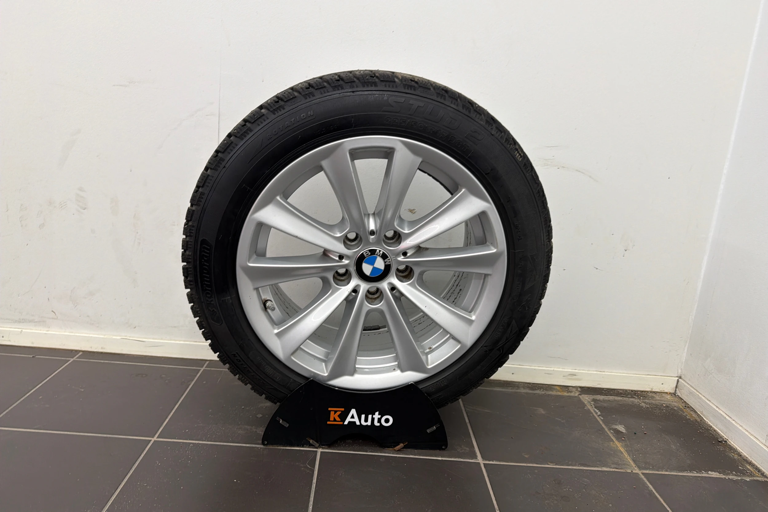 Valkoinen BMW 320 2016 kuva 10.