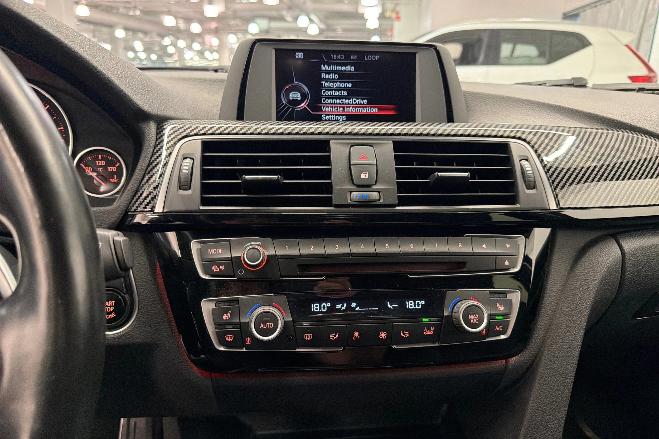 Valkoinen BMW 320 2016 kuva 13.