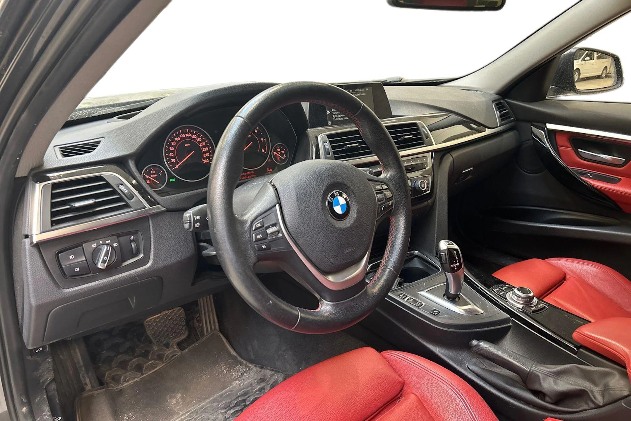 harmaa BMW 320 2016 kuva 3.
