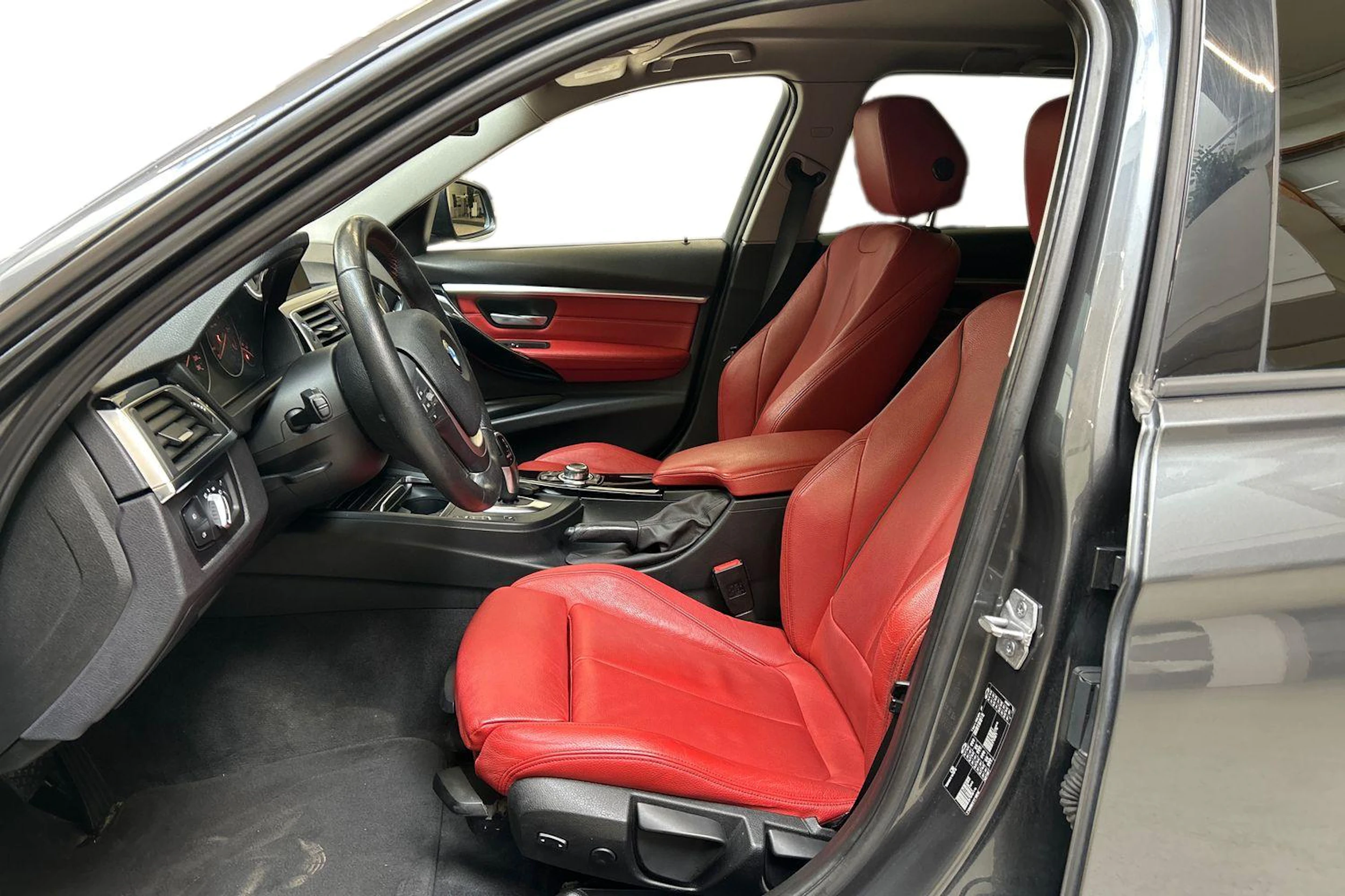 harmaa BMW 320 2016 kuva 8.