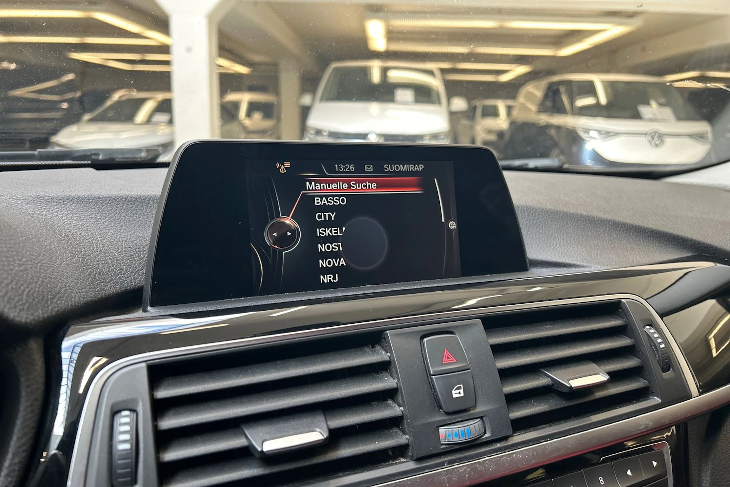 harmaa BMW 320 2016 kuva 18.