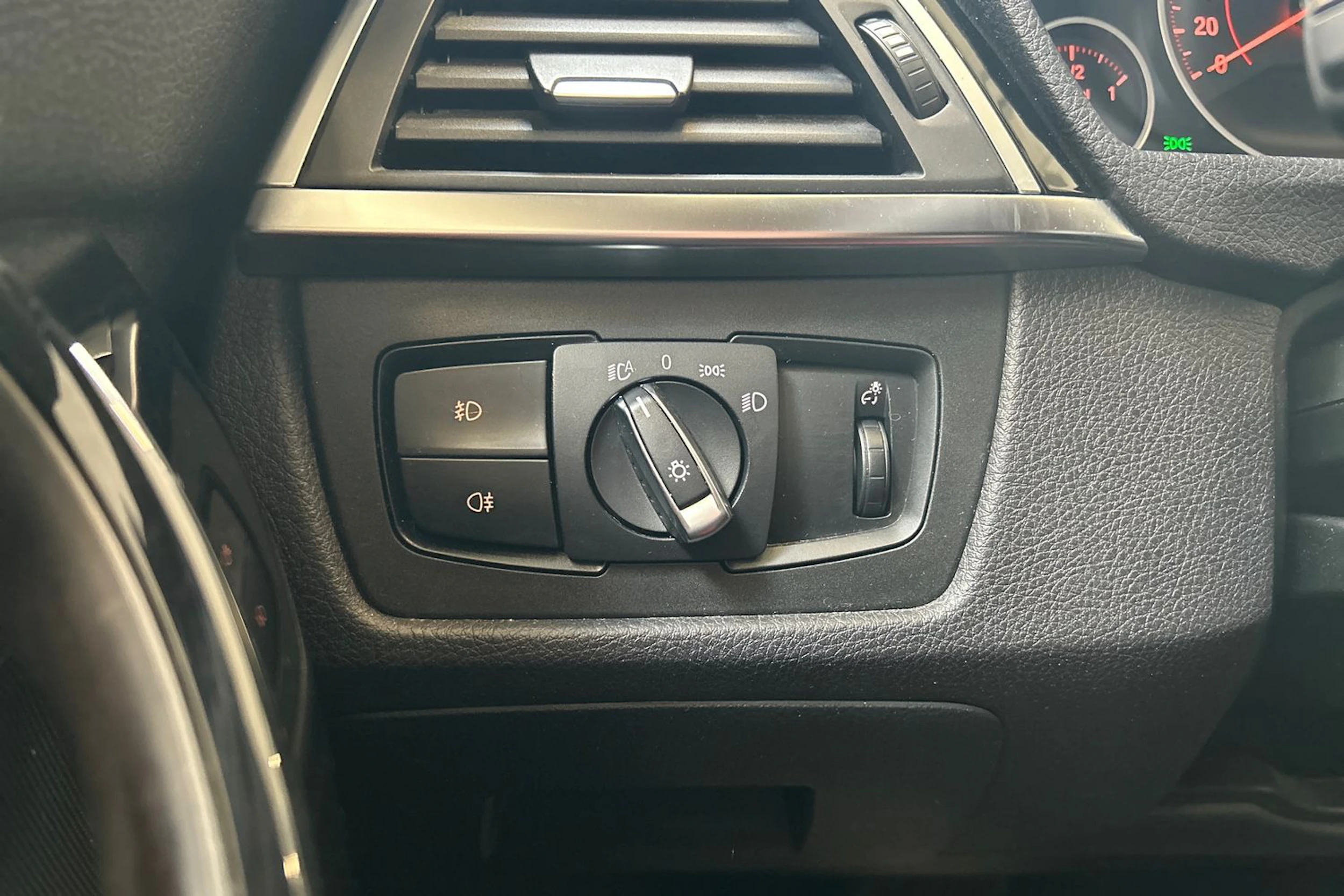 harmaa BMW 320 2016 kuva 21.