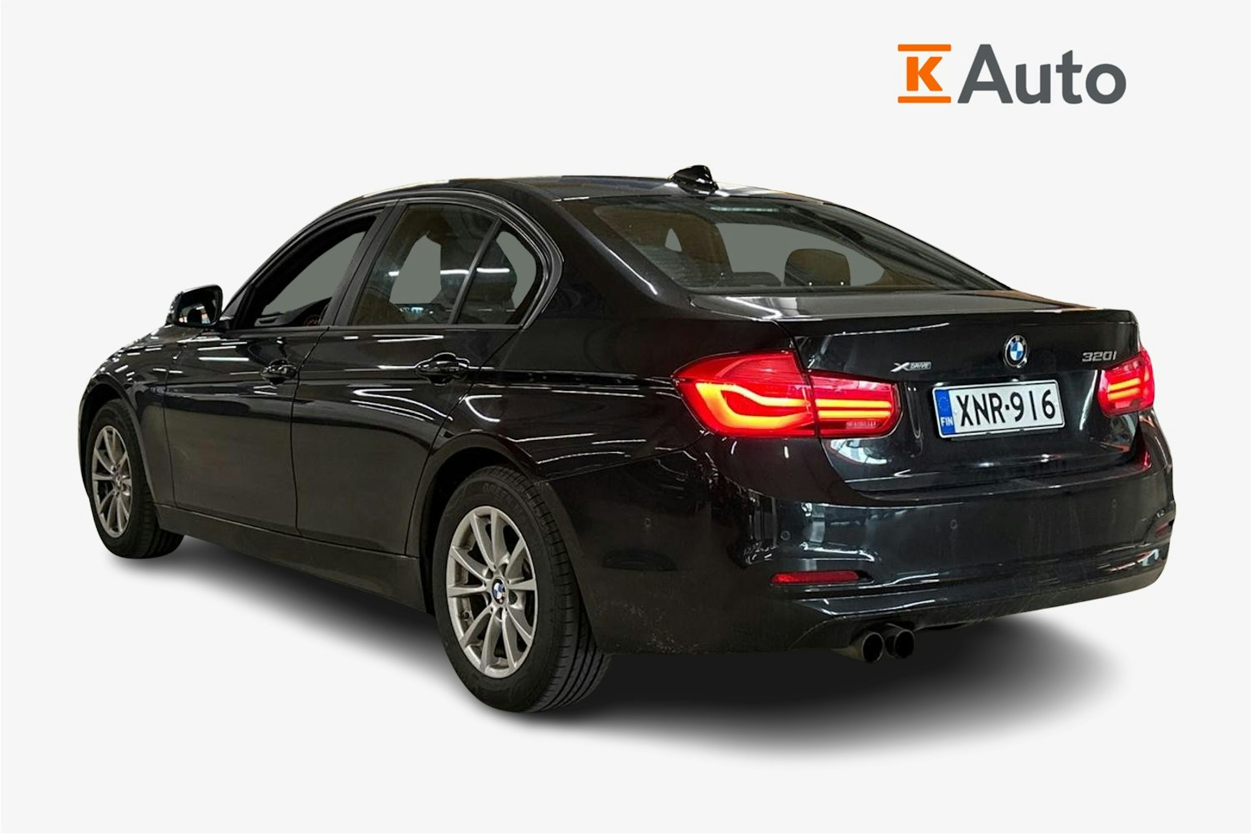 musta BMW 320 2016 kuva 2.