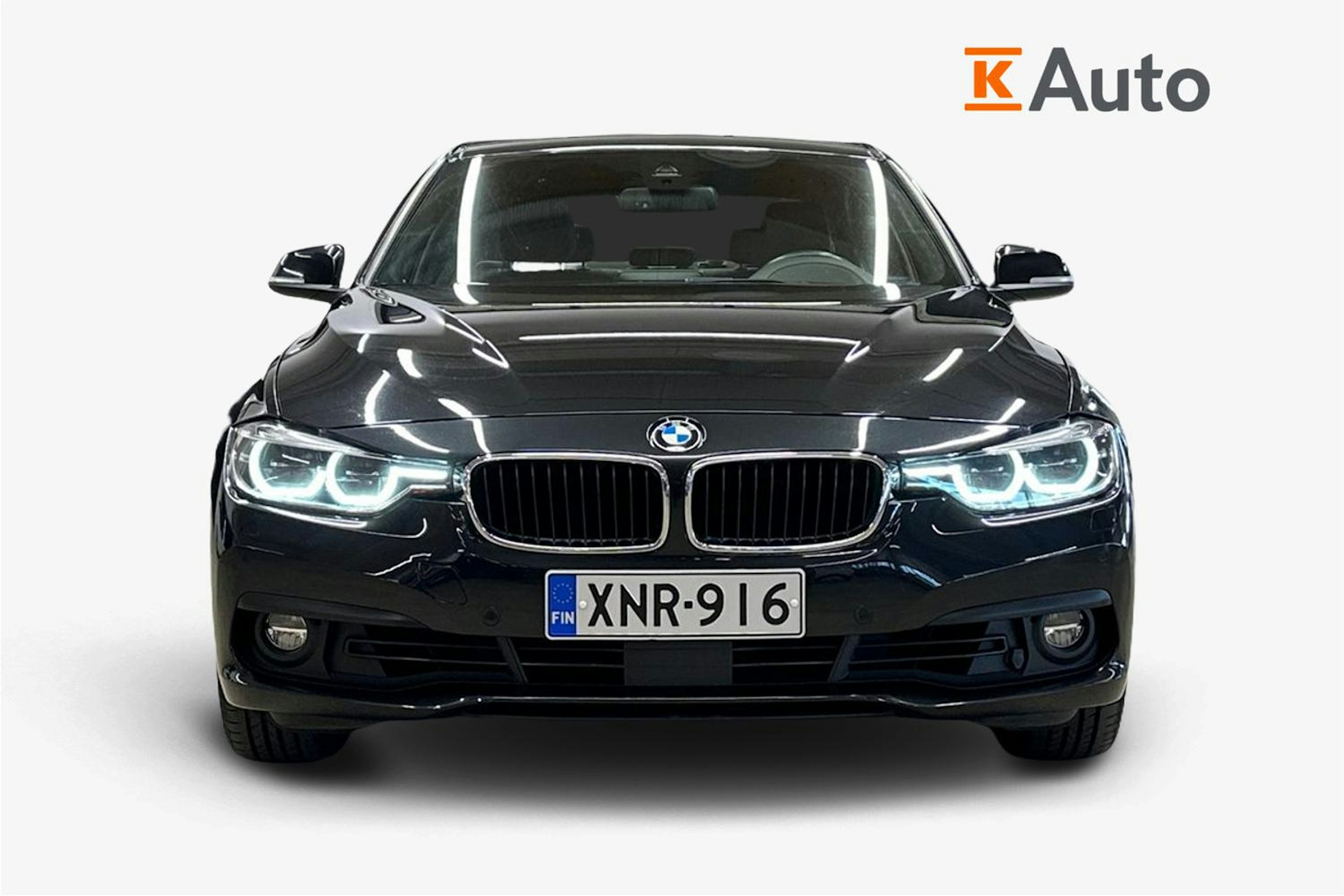 musta BMW 320 2017 kuva 5.