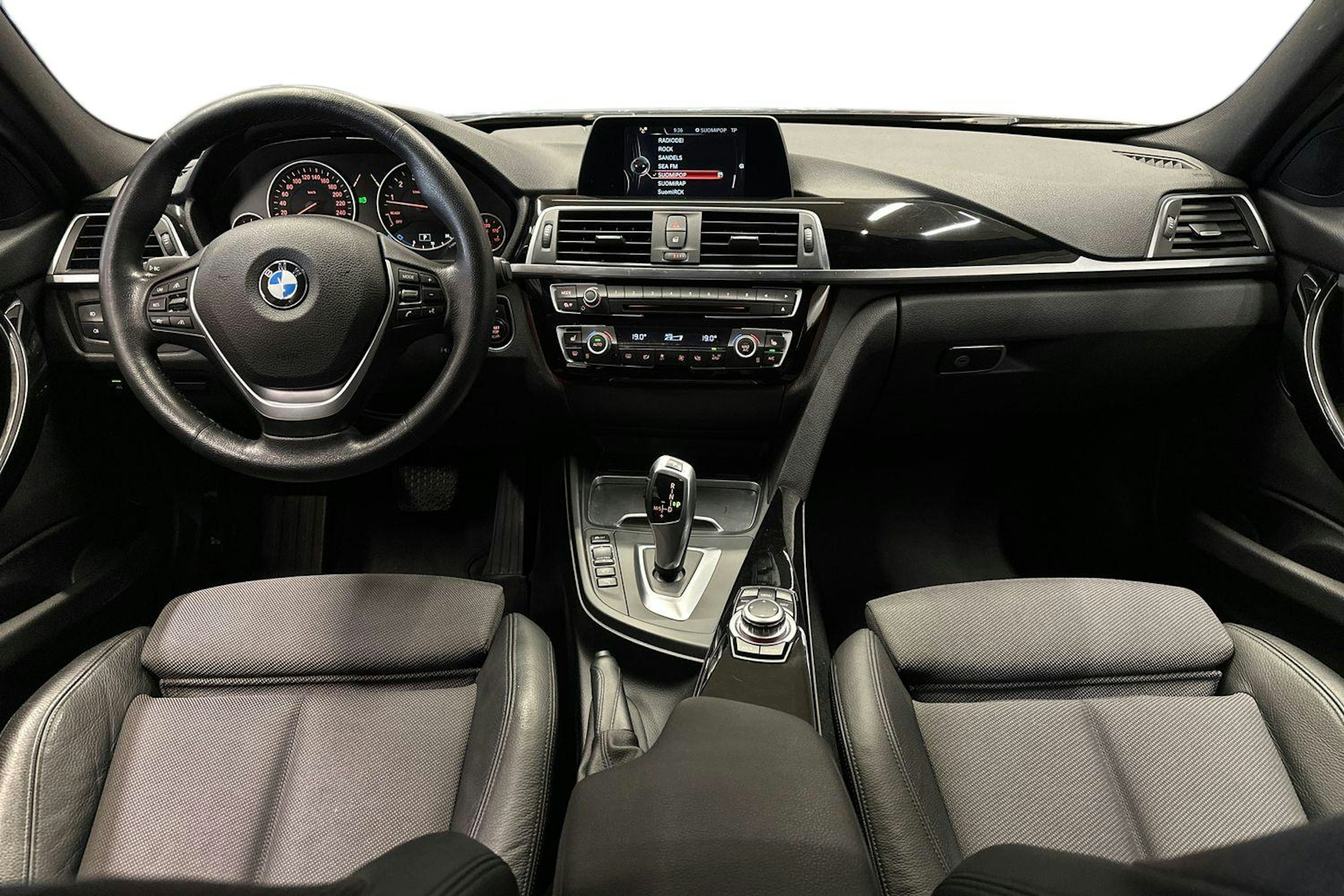 musta BMW 320 2017 kuva 9.
