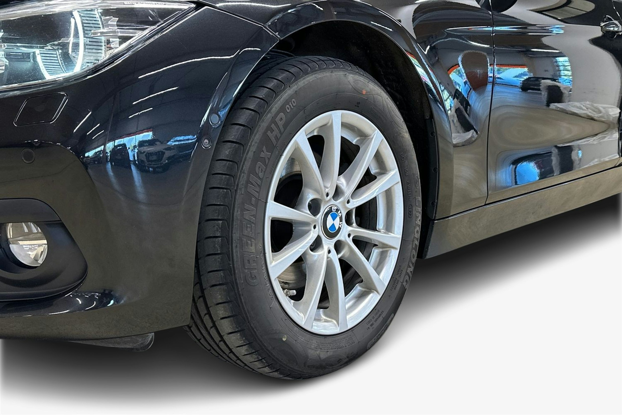 musta BMW 320 2017 kuva 11.