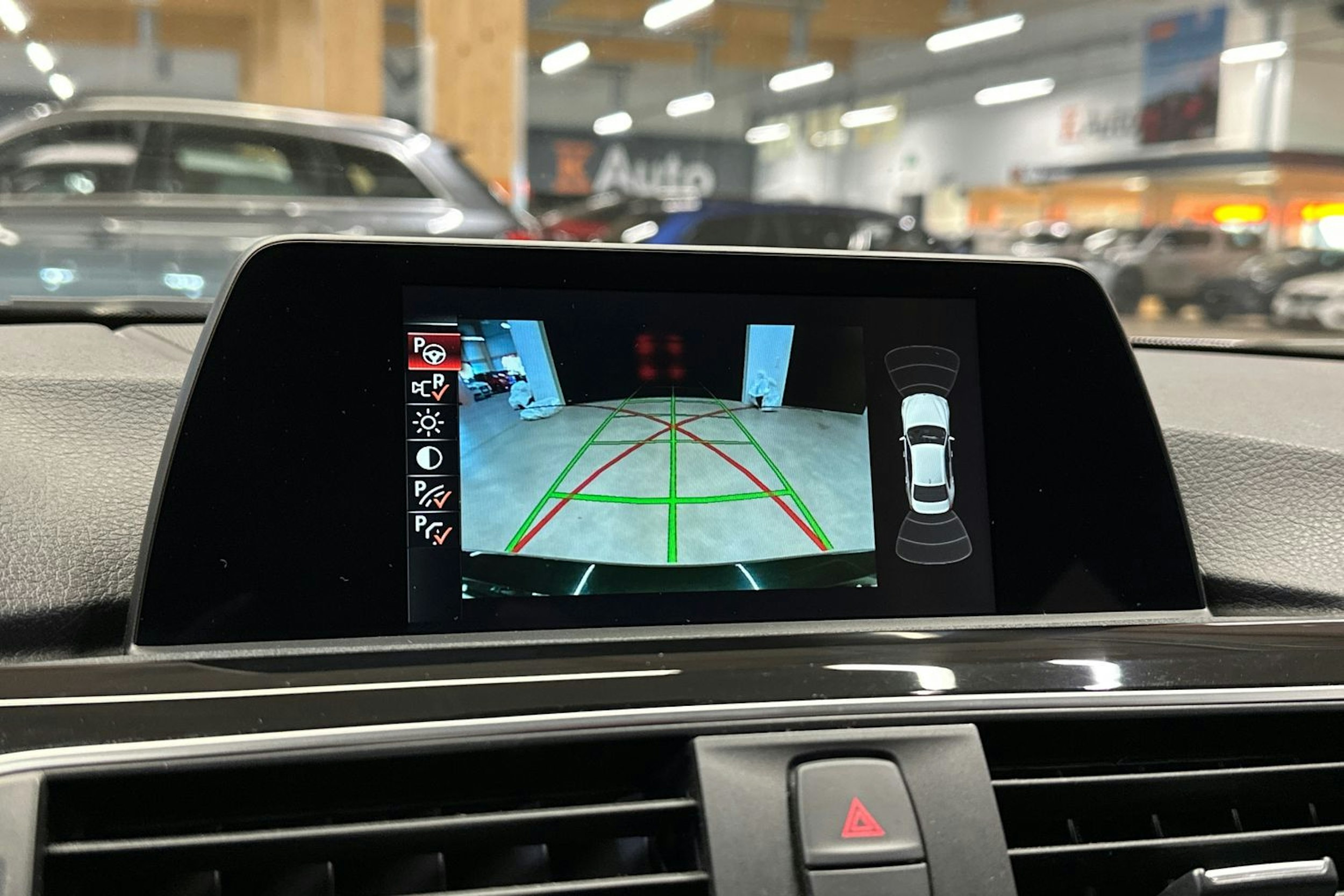 musta BMW 320 2017 kuva 19.