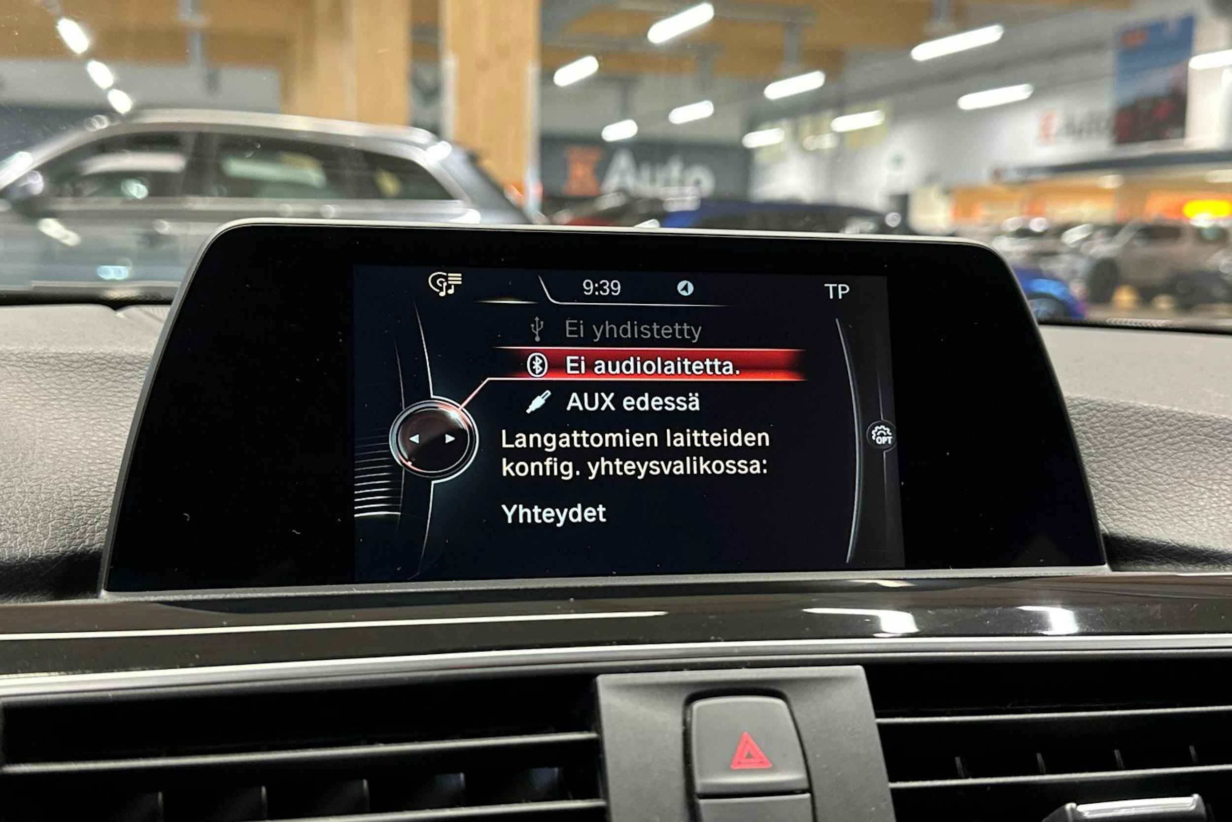 musta BMW 320 2017 kuva 21.