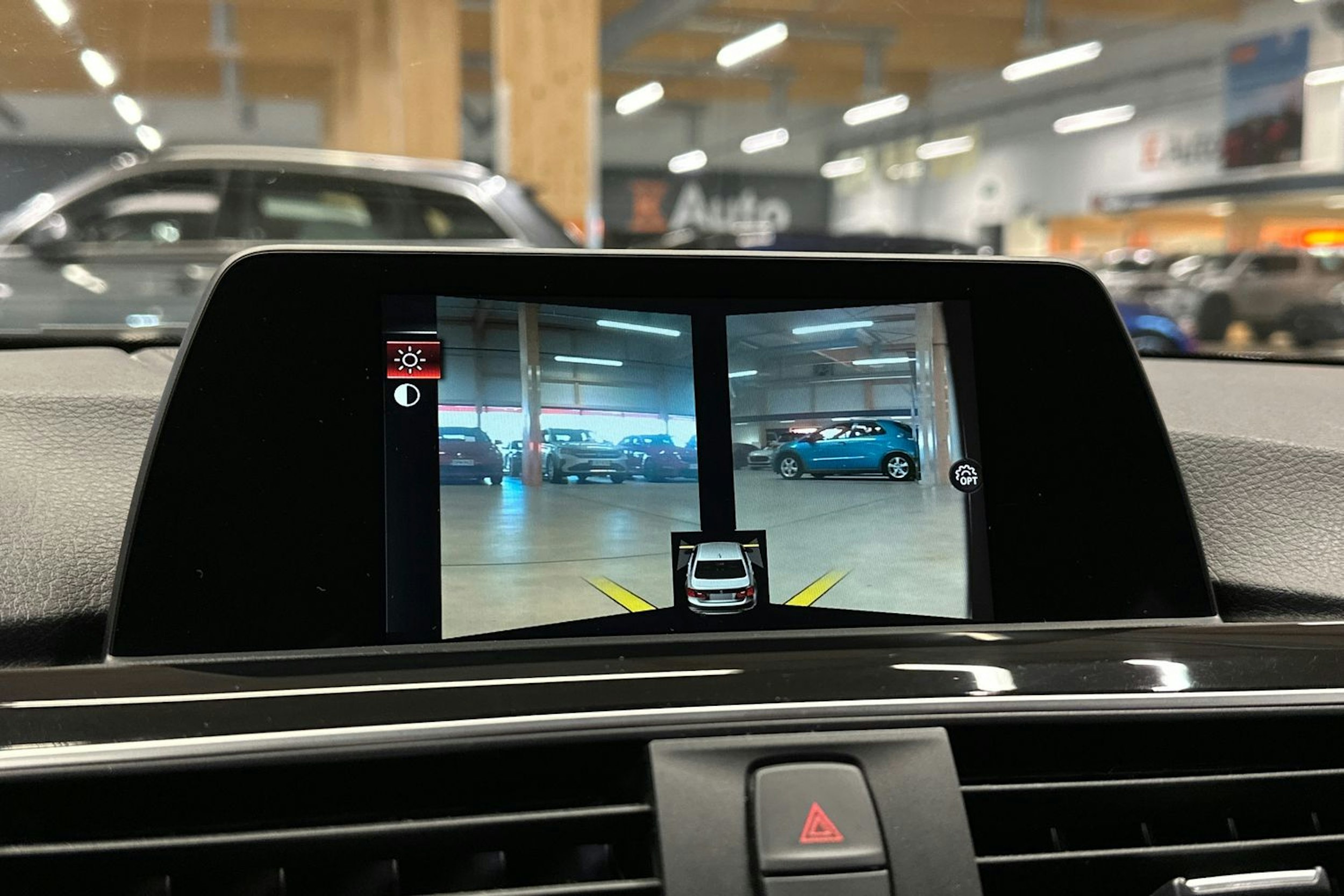 musta BMW 320 2017 kuva 22.