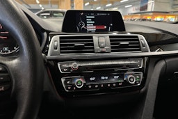 musta BMW 320 2017 kuva 24.