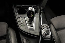 musta BMW 320 2017 kuva 25.