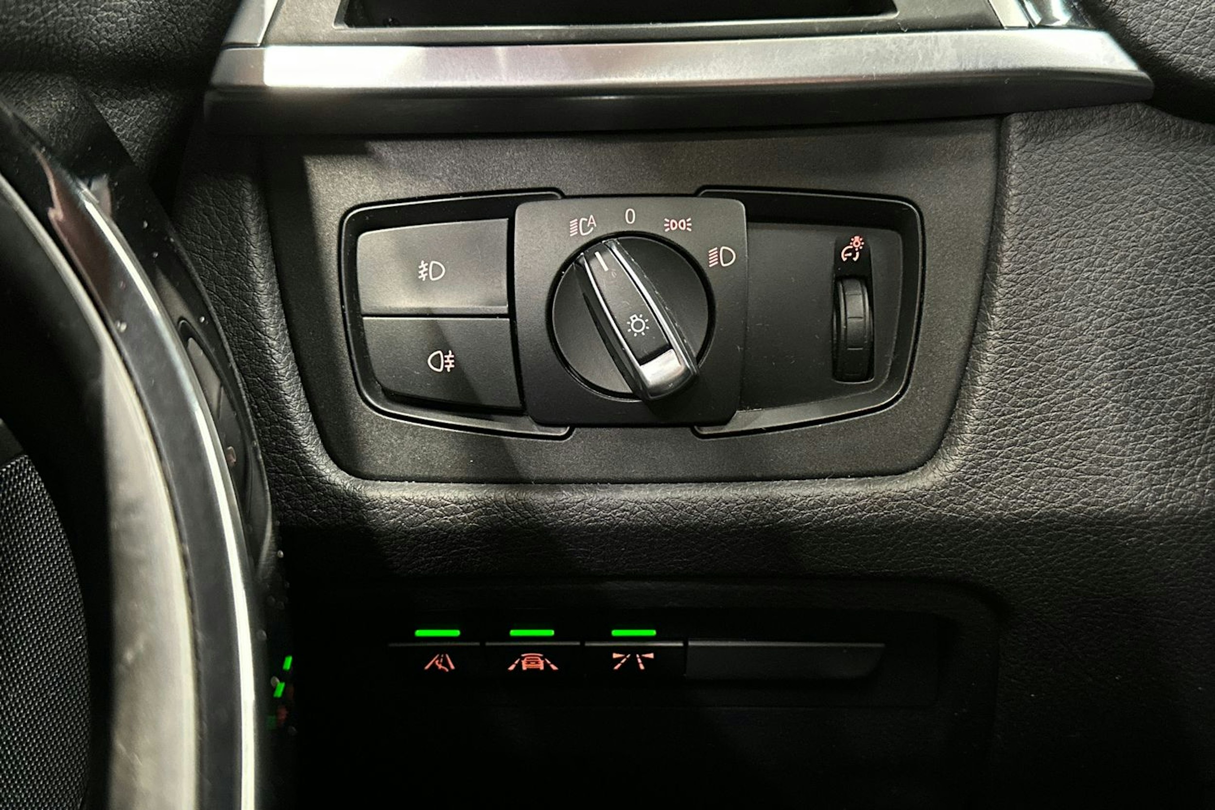 musta BMW 320 2017 kuva 31.