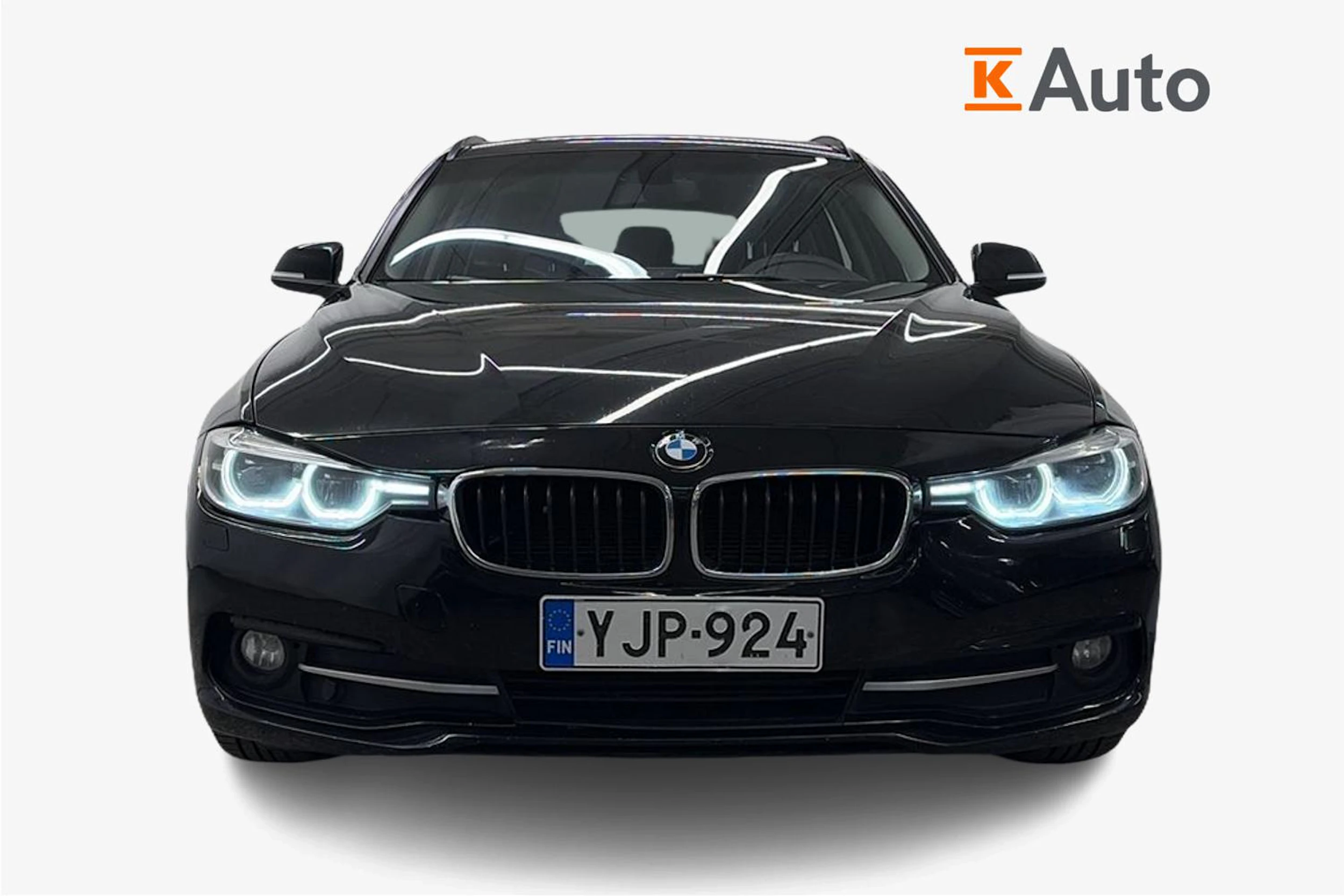 musta BMW 320 2016 kuva 4.