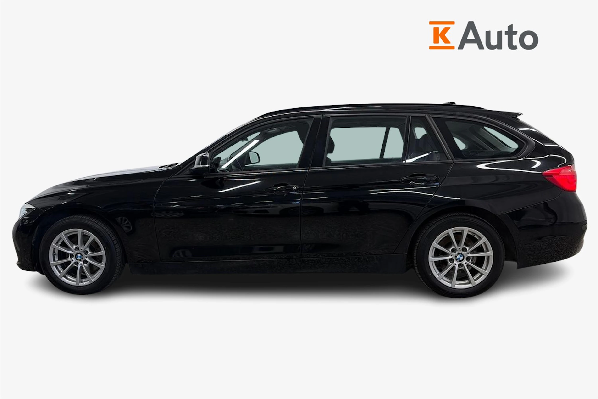 musta BMW 320 2016 kuva 5.