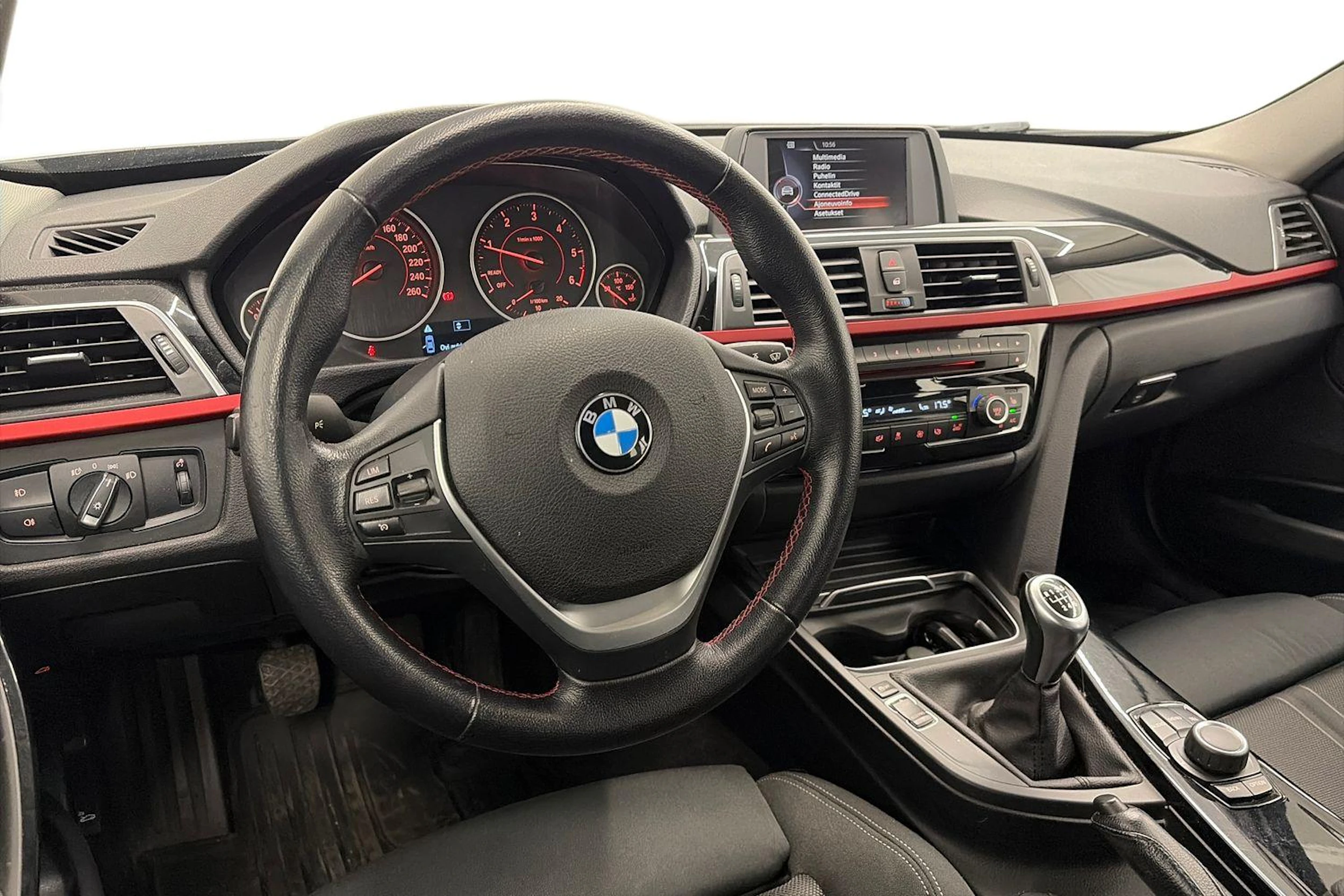 musta BMW 320 2016 kuva 6.
