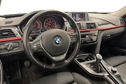 musta BMW 320 2016 kuva 6.