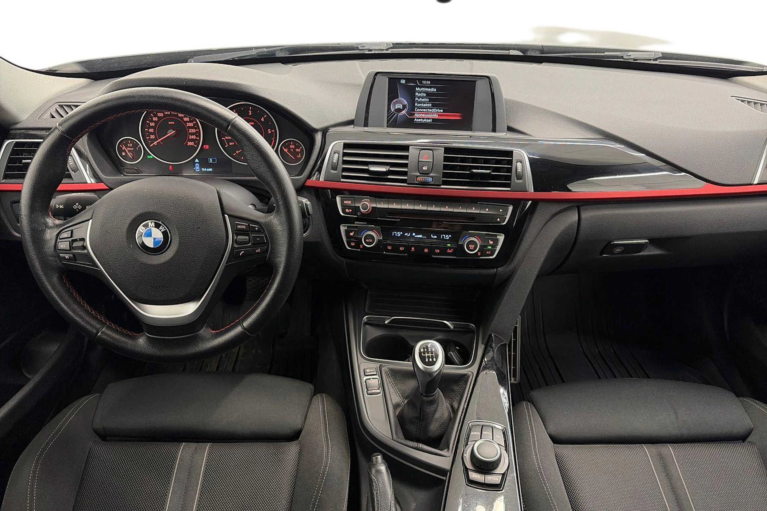 musta BMW 320 2016 kuva 7.