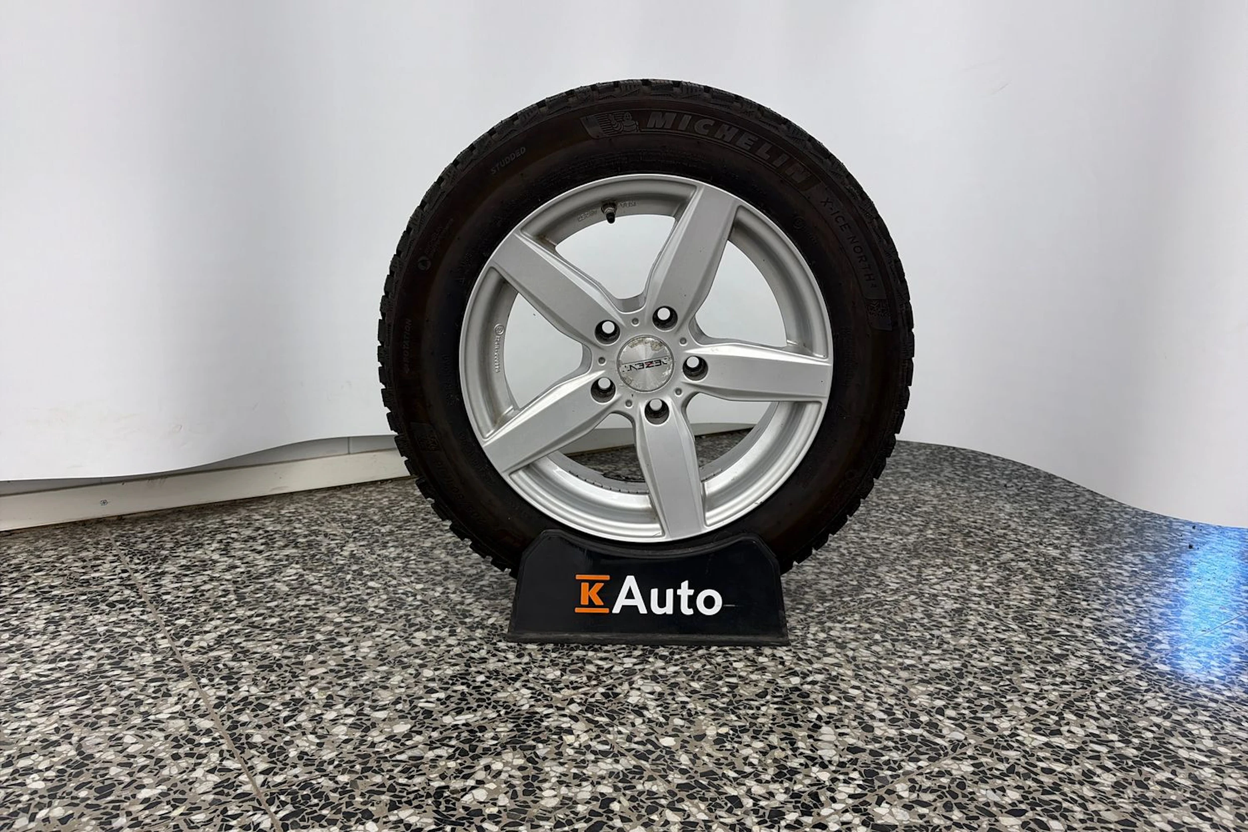musta BMW 320 2016 kuva 10.