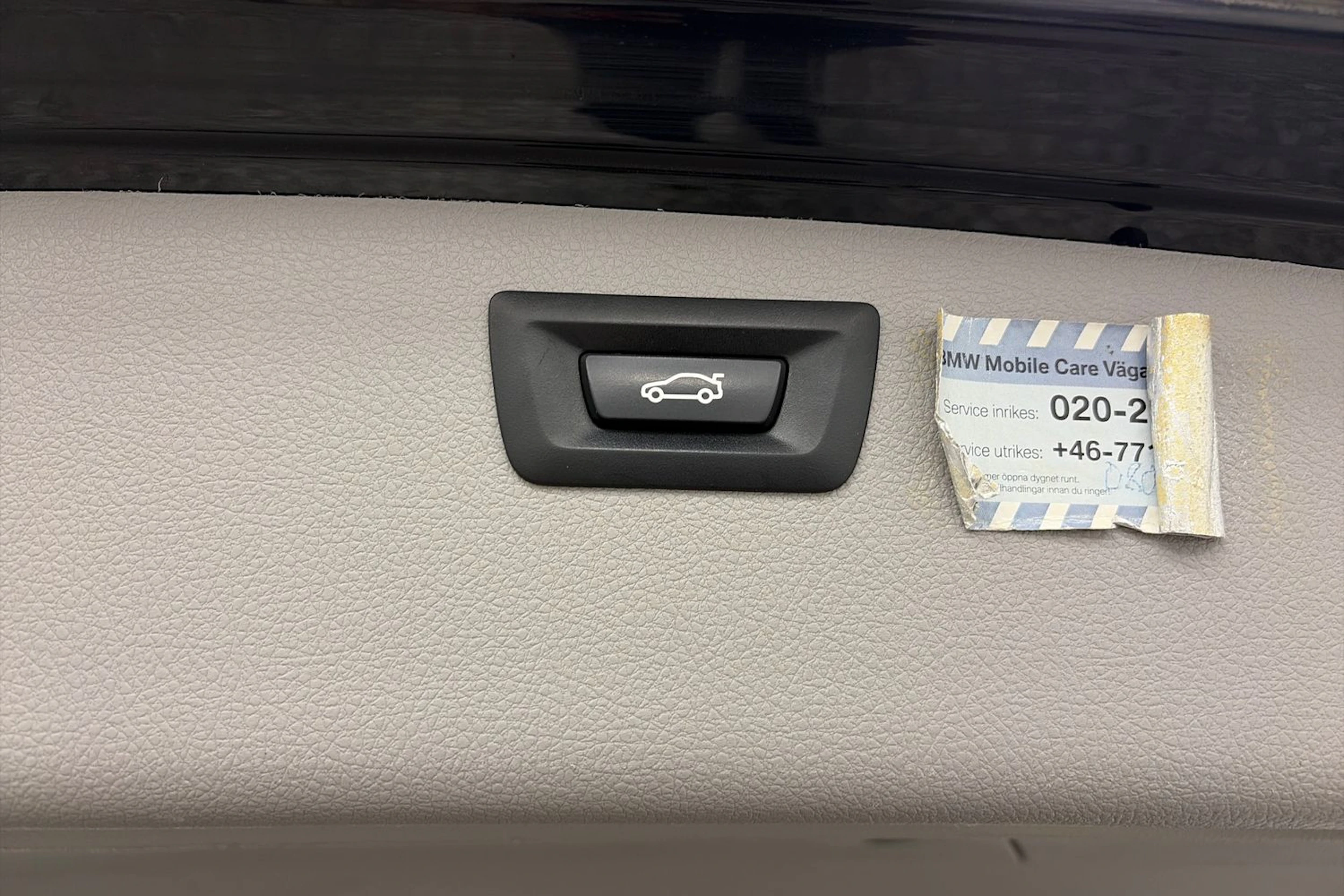 musta BMW 320 2016 kuva 12.