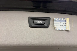 musta BMW 320 2016 kuva 12.