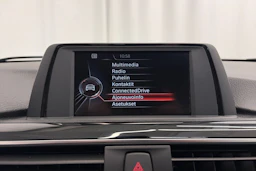 musta BMW 320 2016 kuva 17.