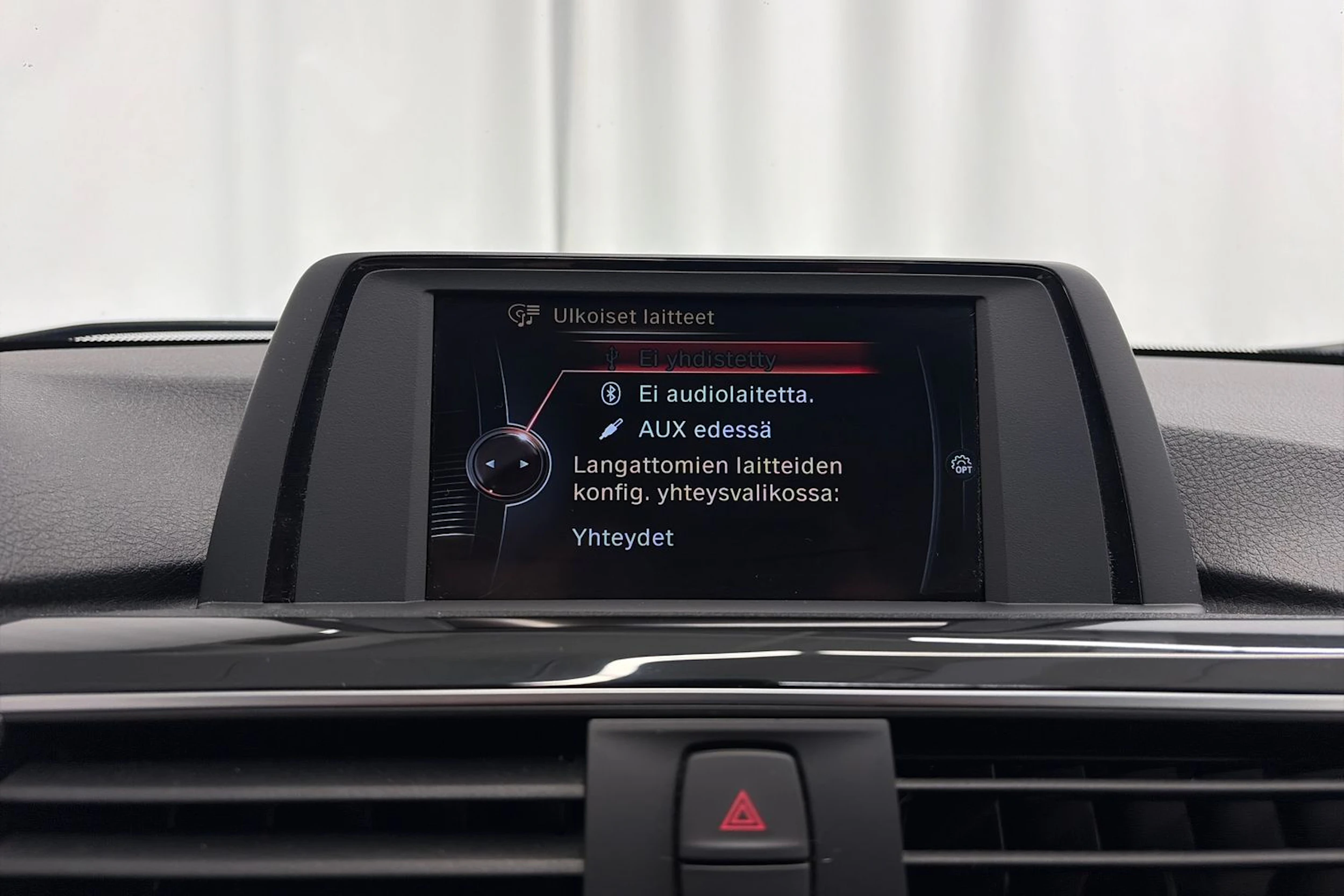 musta BMW 320 2016 kuva 18.