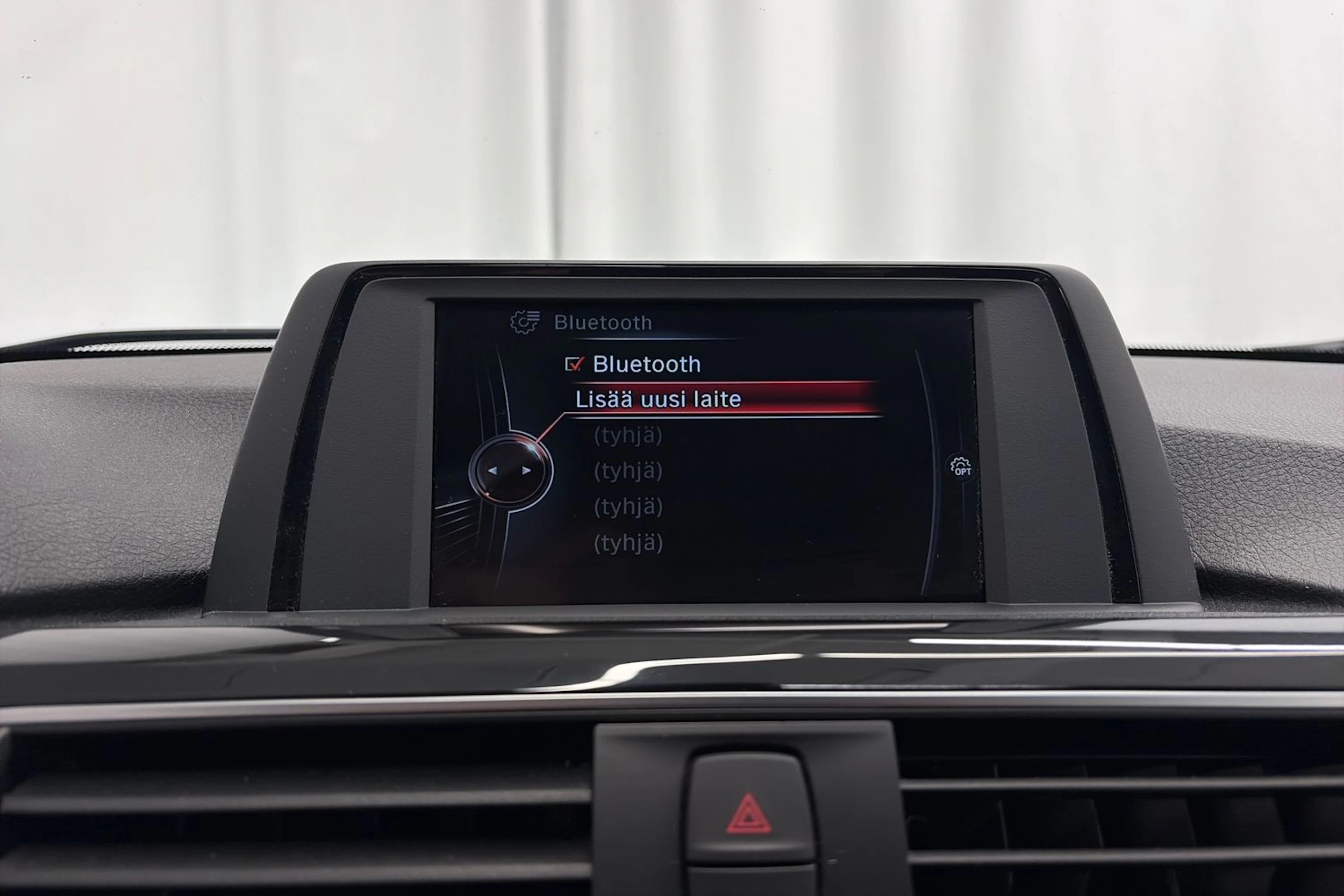 musta BMW 320 2016 kuva 19.