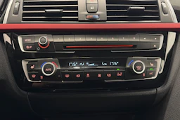 musta BMW 320 2016 kuva 23.