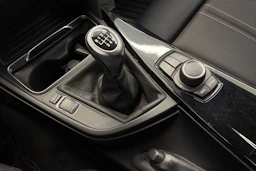 musta BMW 320 2016 kuva 25.