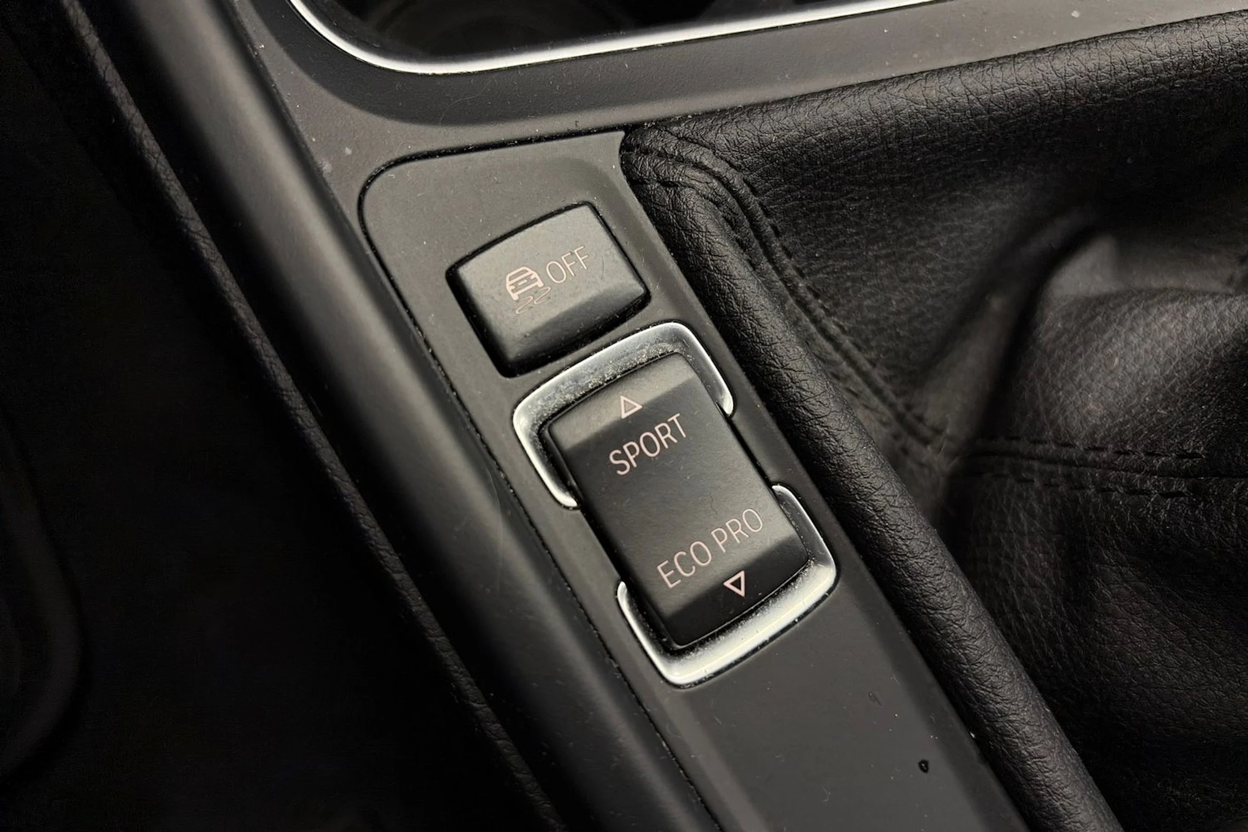 musta BMW 320 2016 kuva 26.
